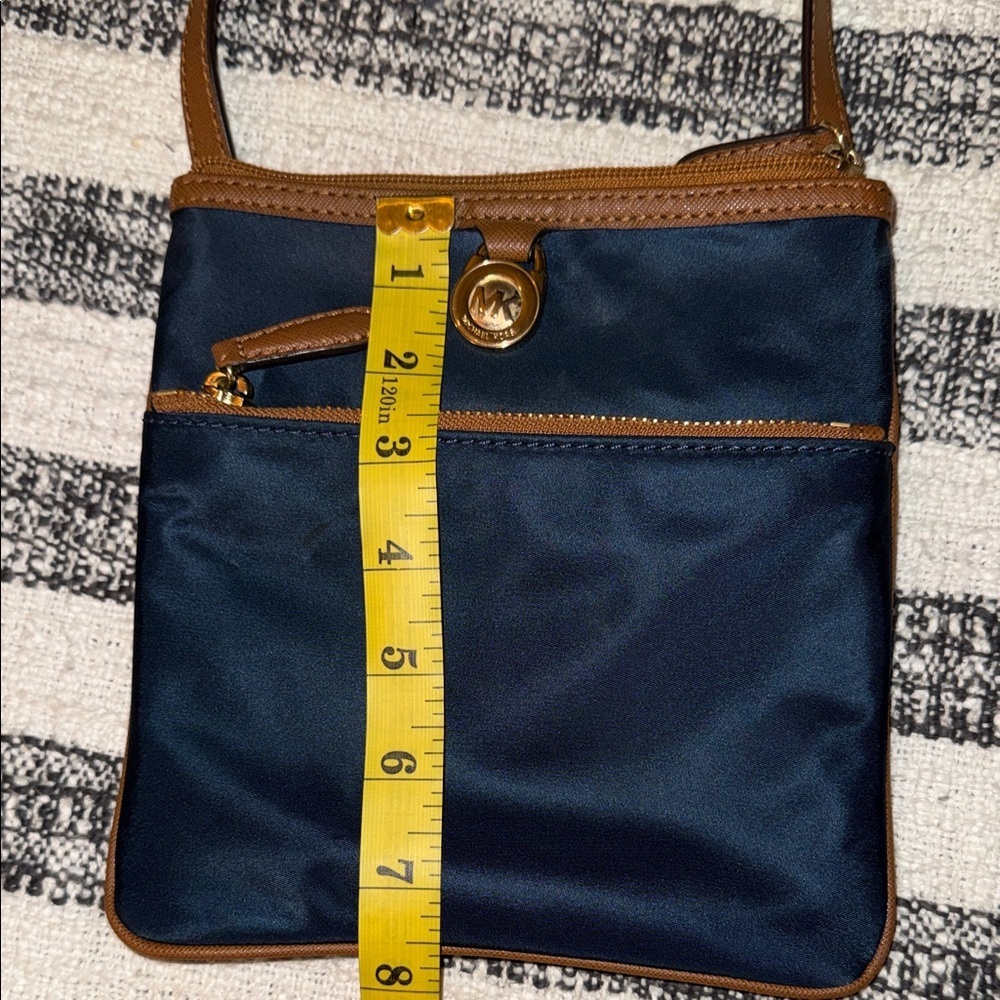 Michael Kors blue & tan nylon & leather crossbody compact travel pockets purse - Picture 11 of 13